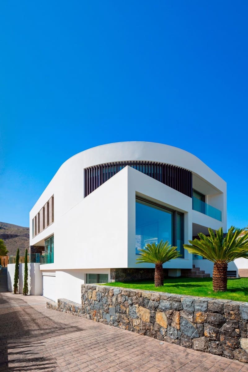 3 bedroom Villa for sale in Finestrat with pool garage - € 1,480,000 (Ref: 3707240)