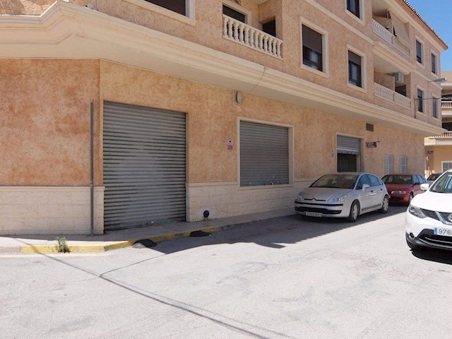 Commerciale in vendita in Rafal - 299.000 € (Rif: 3738382)