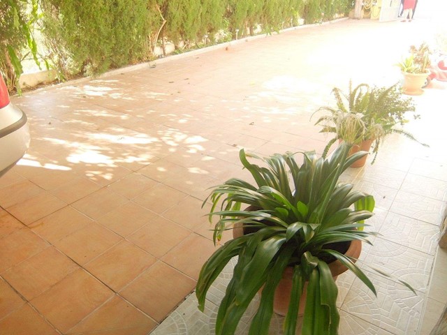 4 bedroom Villa for sale in Granja de Rocamora with garage - € 230,000 (Ref: 3738484)