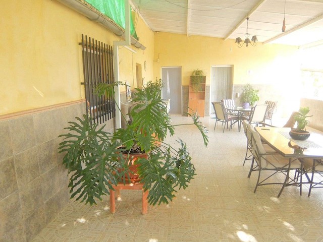 4 bedroom Villa for sale in Granja de Rocamora with garage - € 230,000 (Ref: 3738484)
