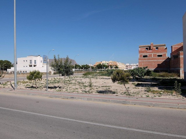 Mark till salu i Rafal - 245 000 € (Ref: 3911453)