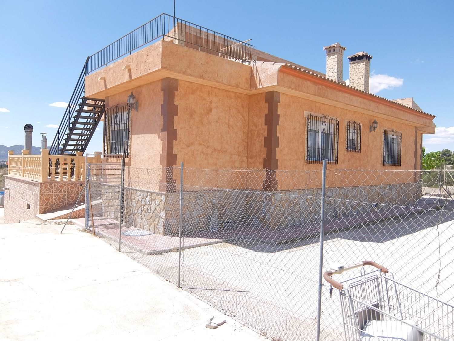 7 soverom Villa til salgs i Moralet med svømmebasseng garasje - € 410 000 (Ref: 3938044)