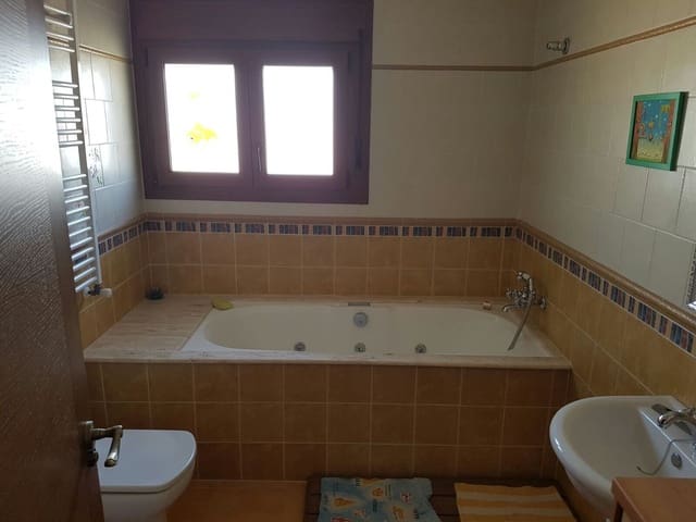4 bedroom Villa for rent in Las Bayas, Elche / Elx with pool garage - € 1,800 (Ref: 4637766)