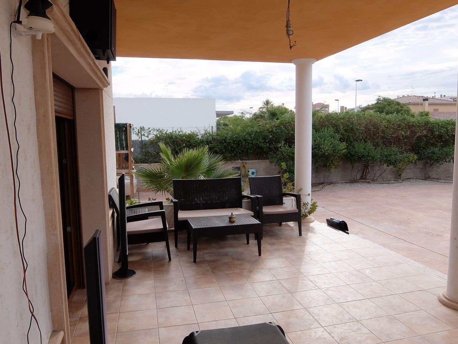 4 bedroom Villa for rent in Elche / Elx with pool garage - € 1,800 (Ref: 4637766)
