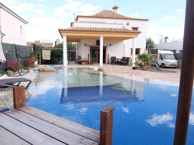 4 bedroom Villa for rent in Las Bayas, Elche / Elx with pool garage - € 1,800 (Ref: 4637766)