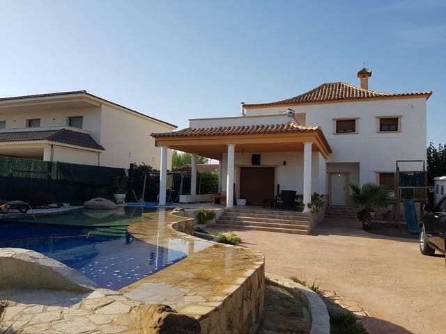 4 bedroom Villa for rent in Las Bayas, Elche / Elx with pool garage - € 1,800 (Ref: 4637766)