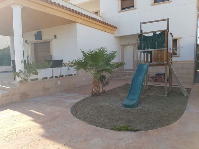 4 bedroom Villa for rent in Las Bayas, Elche / Elx with pool garage - € 1,800 (Ref: 4637766)