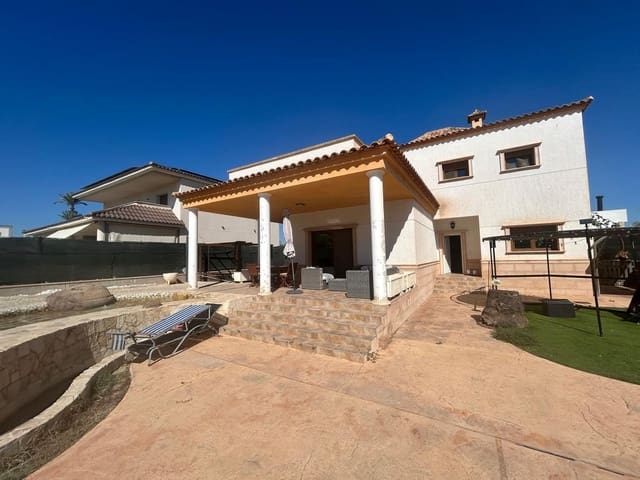 4 soveværelse Villa til leje i Las Bayas, Elche / Elx med swimmingpool garage - € 1.700 (Ref: 4637766)