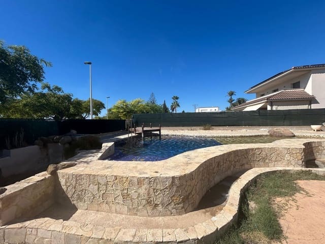 4 soveværelse Villa til leje i Las Bayas, Elche / Elx med swimmingpool garage - € 1.700 (Ref: 4637766)