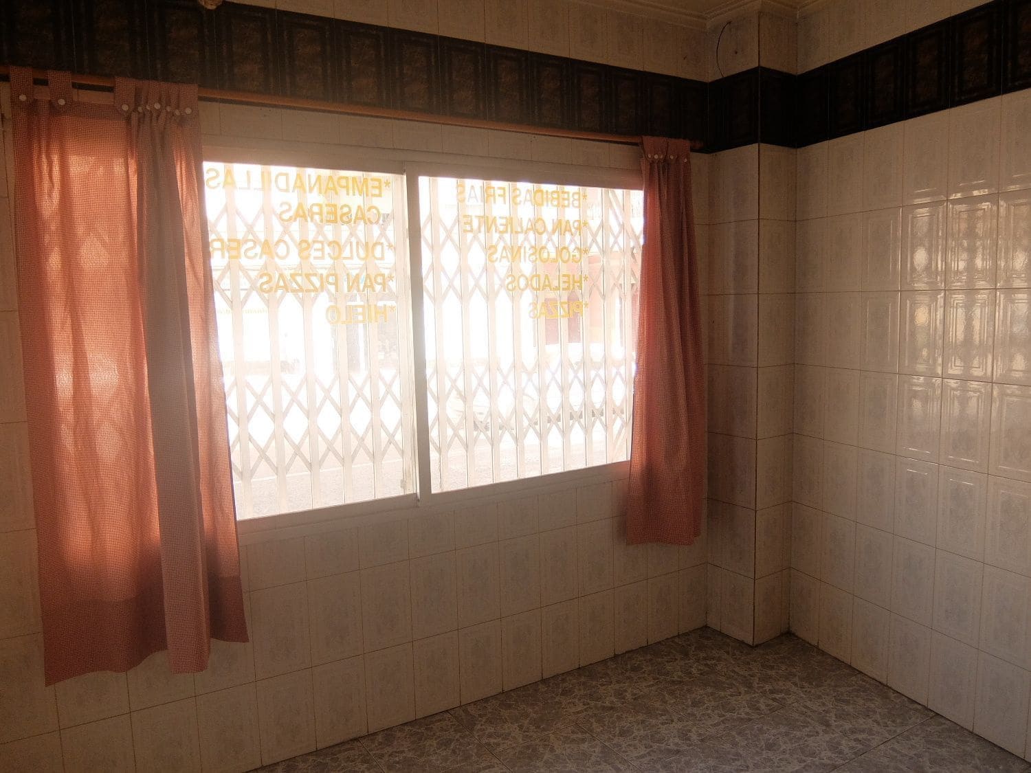 Erhverv til salg i Almoradi - € 290.000 (Ref: 4700565)