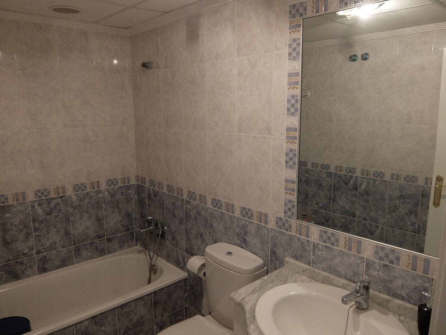 Appartement de 2 chambres à louer à Almoradi avec piscine garage - 600 € (Ref: 6874203)