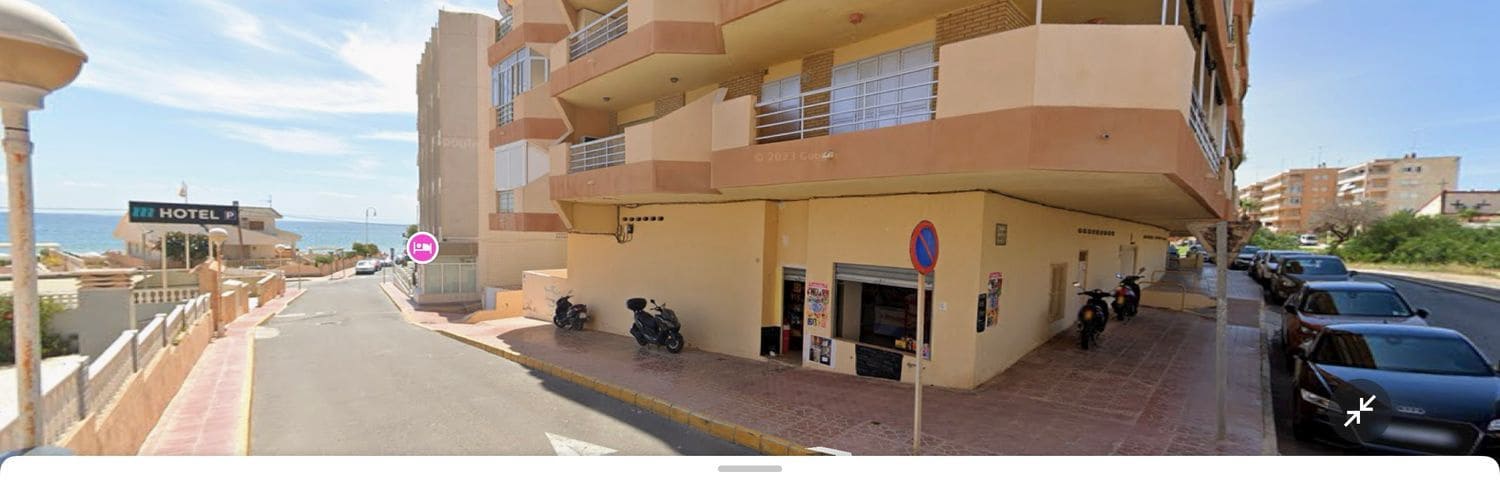Kaupallinen vuokrattavana paikassa Guardamar del Segura mukana 
autotalli - 400 € (Ref: 8041444)