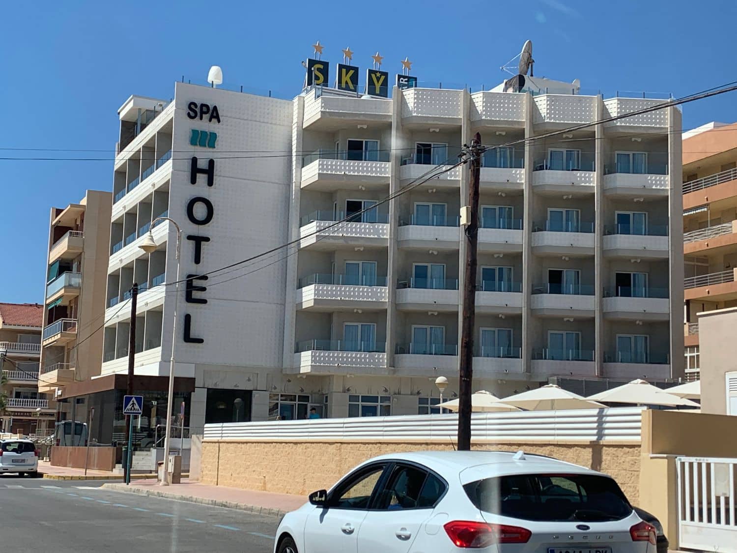 Kaupallinen vuokrattavana paikassa Guardamar del Segura mukana 
autotalli - 400 € (Ref: 8041444)