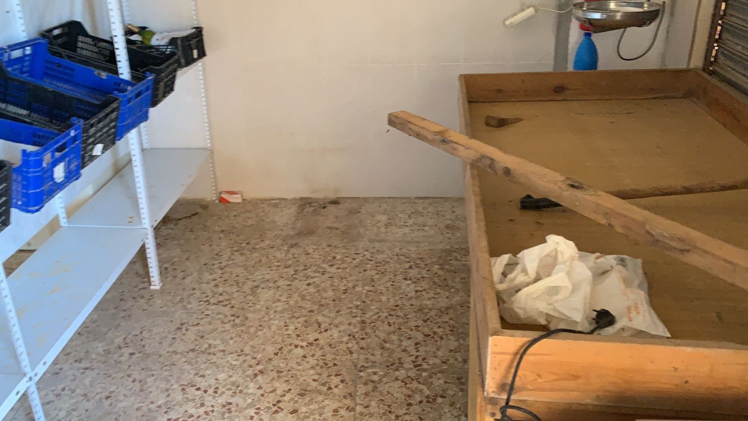 Kaupallinen vuokrattavana paikassa Guardamar del Segura mukana 
autotalli - 400 € (Ref: 8041444)