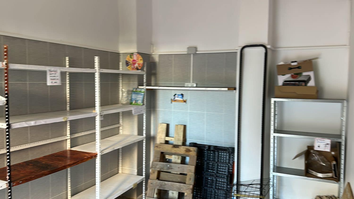 Kaupallinen vuokrattavana paikassa Guardamar del Segura mukana 
autotalli - 400 € (Ref: 8041444)