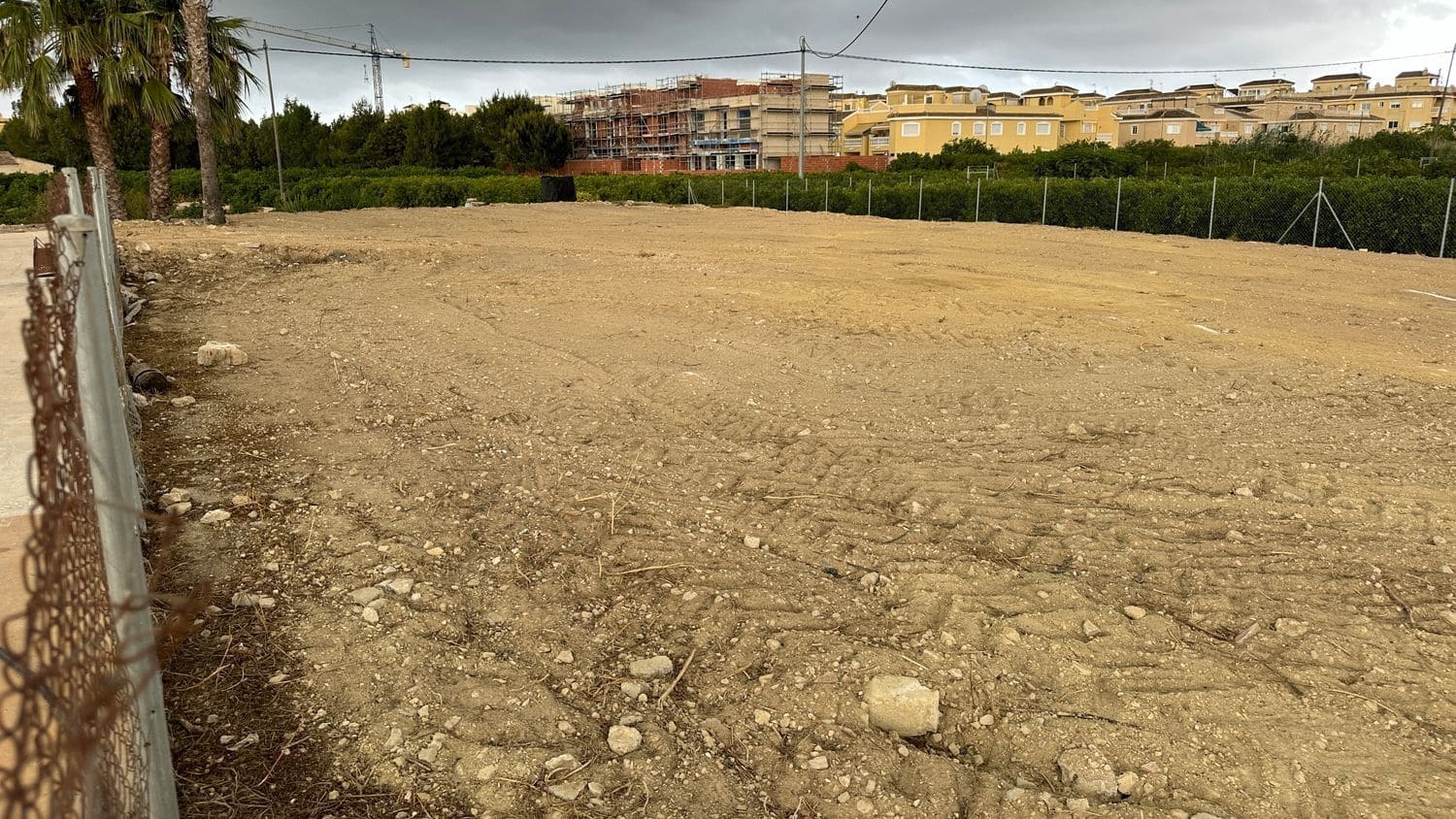 Grunde uden byggetilladelser til leje i Formentera del Segura - € 300 (Ref: 8370592)