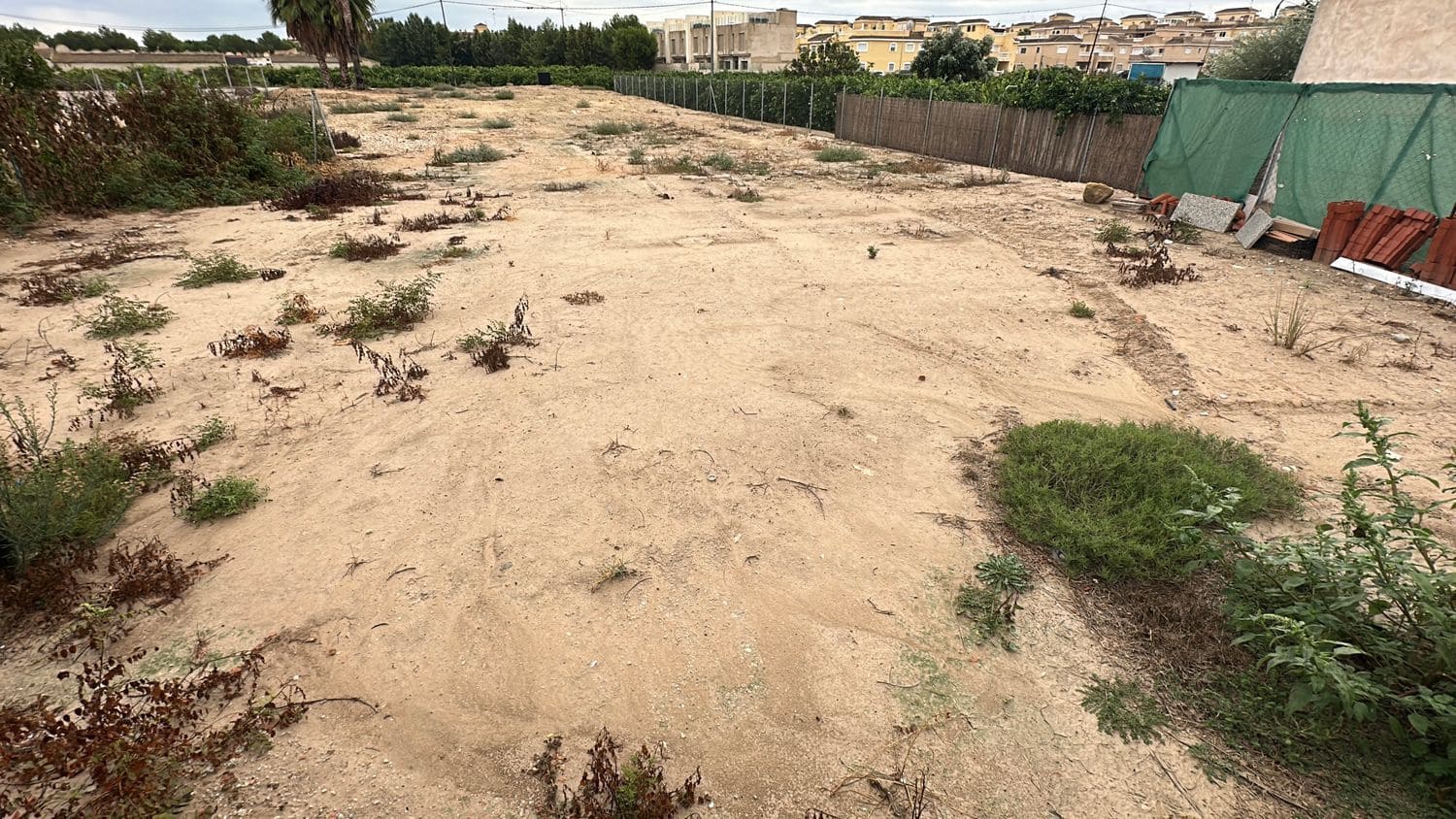 Grunde uden byggetilladelser til leje i Formentera del Segura - € 300 (Ref: 8370592)