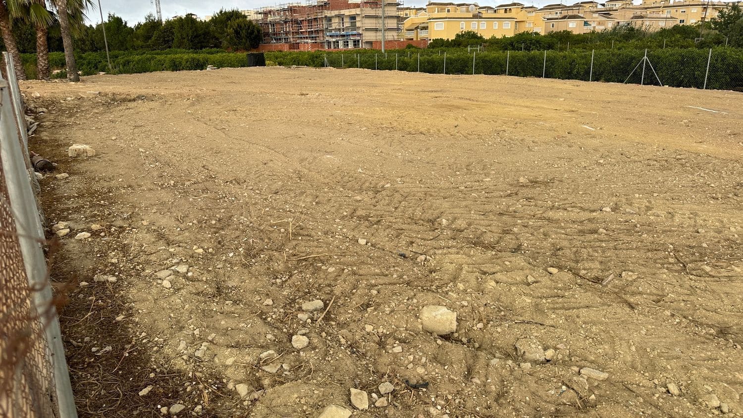 Grunde uden byggetilladelser til leje i Formentera del Segura - € 300 (Ref: 8370592)