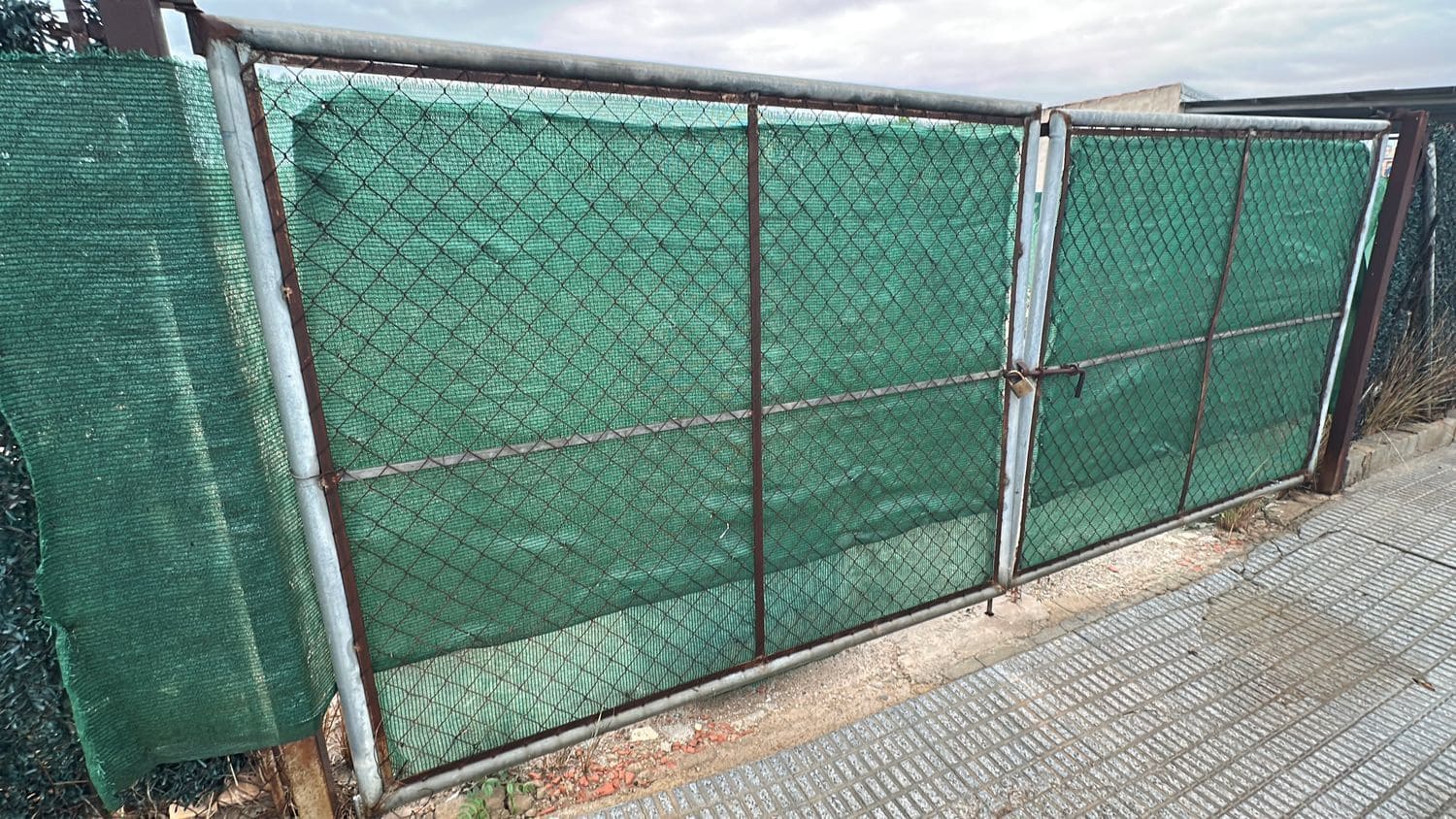 Grunde uden byggetilladelser til leje i Formentera del Segura - € 300 (Ref: 8370592)