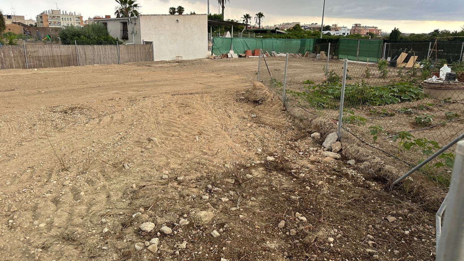 Grunde uden byggetilladelser til leje i Formentera del Segura - € 300 (Ref: 8370592)