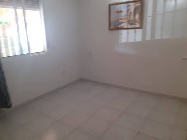 4 quarto Casa em Banda para venda em El Chaparral - La Siesta - La Torreta, Torrevieja com piscina - 162 000 € (Ref: 8473525)
