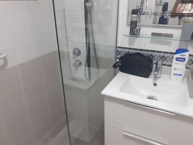 4 quarto Casa em Banda para venda em El Chaparral - La Siesta - La Torreta, Torrevieja com piscina - 162 000 € (Ref: 8473525)