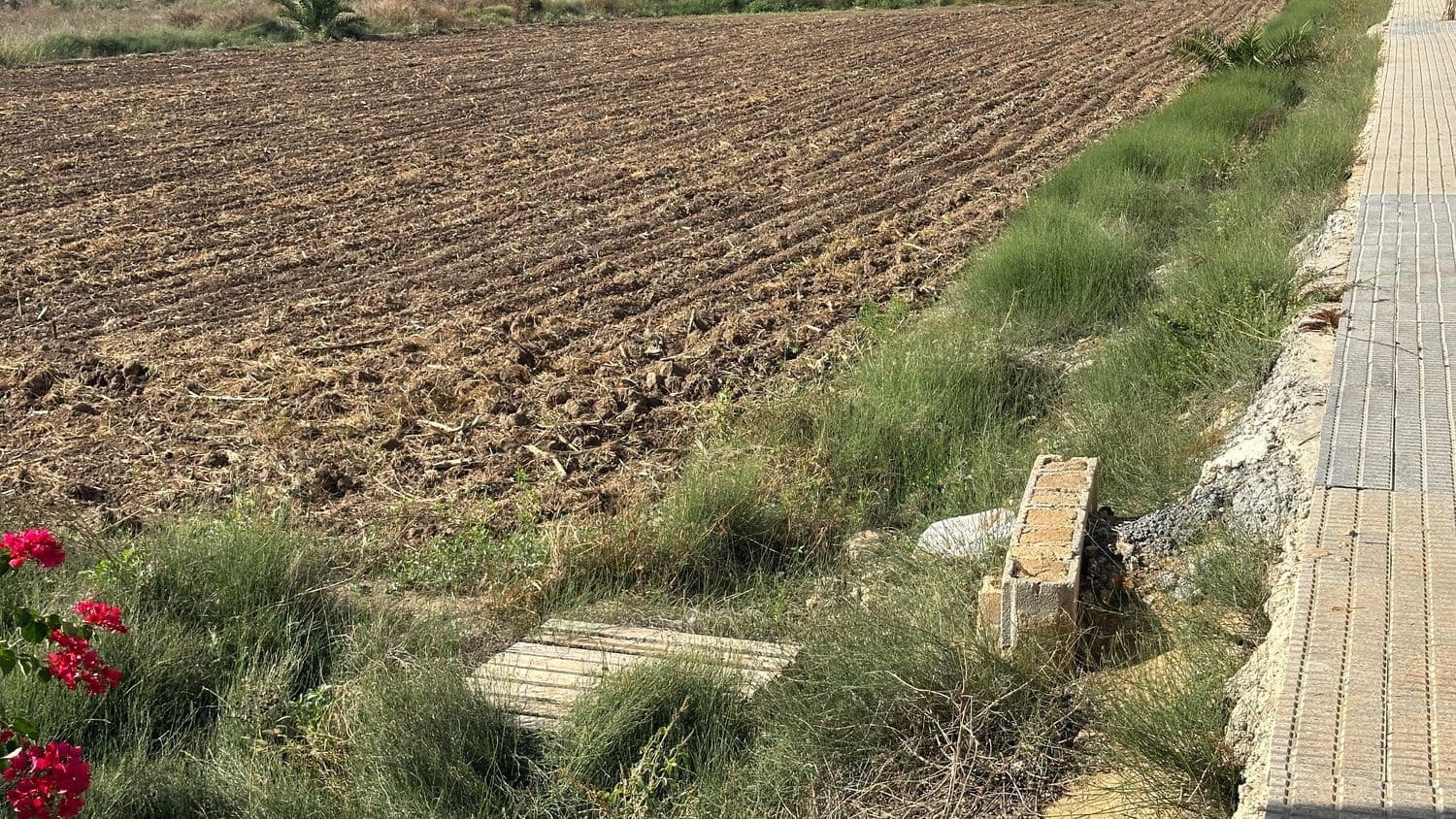 Mark till salu i Daya Vieja - 185 000 € (Ref: 8603290)