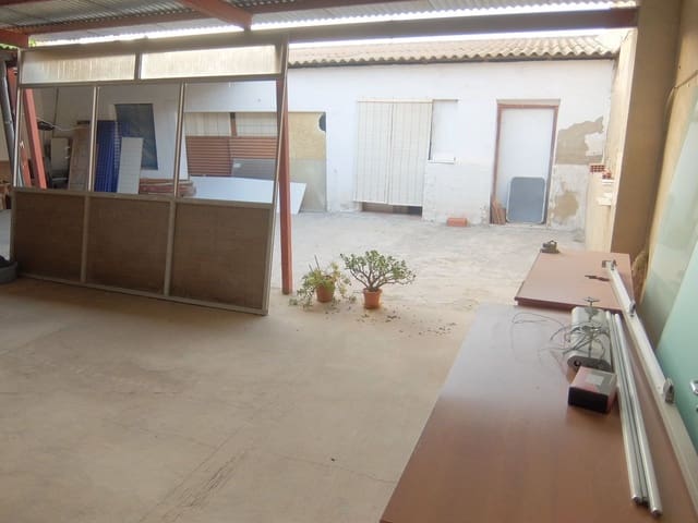 5 bedroom Townhouse for sale in Formentera del Segura with garage - € 175,000 (Ref: 8661849)