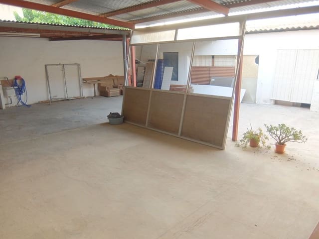 5 bedroom Townhouse for sale in Formentera del Segura with garage - € 175,000 (Ref: 8661849)