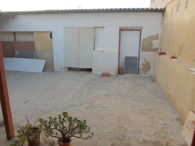 5 bedroom Townhouse for sale in Formentera del Segura with garage - € 175,000 (Ref: 8661849)