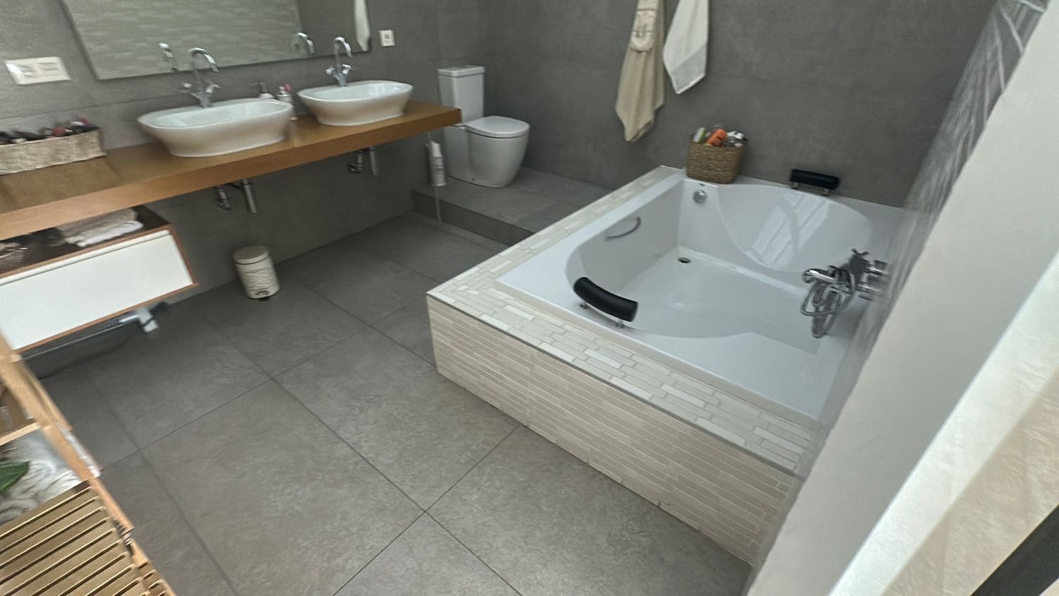 3 bedroom Apartment for sale in Jacarilla - € 235,000 (Ref: 8840583)