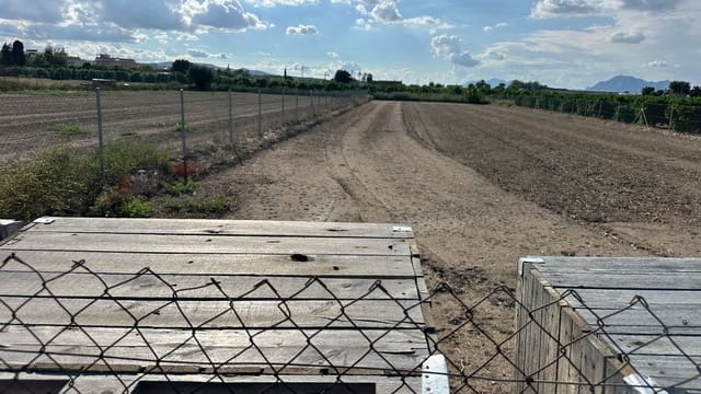 Grunde uden byggetilladelser til leje i Formentera del Segura - € 275 (Ref: 9275412)