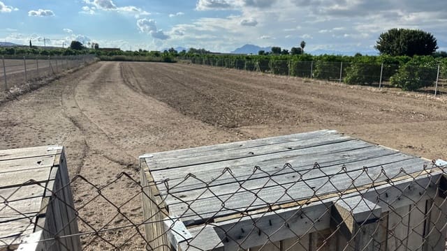 Grunde uden byggetilladelser til leje i Formentera del Segura - € 275 (Ref: 9275412)