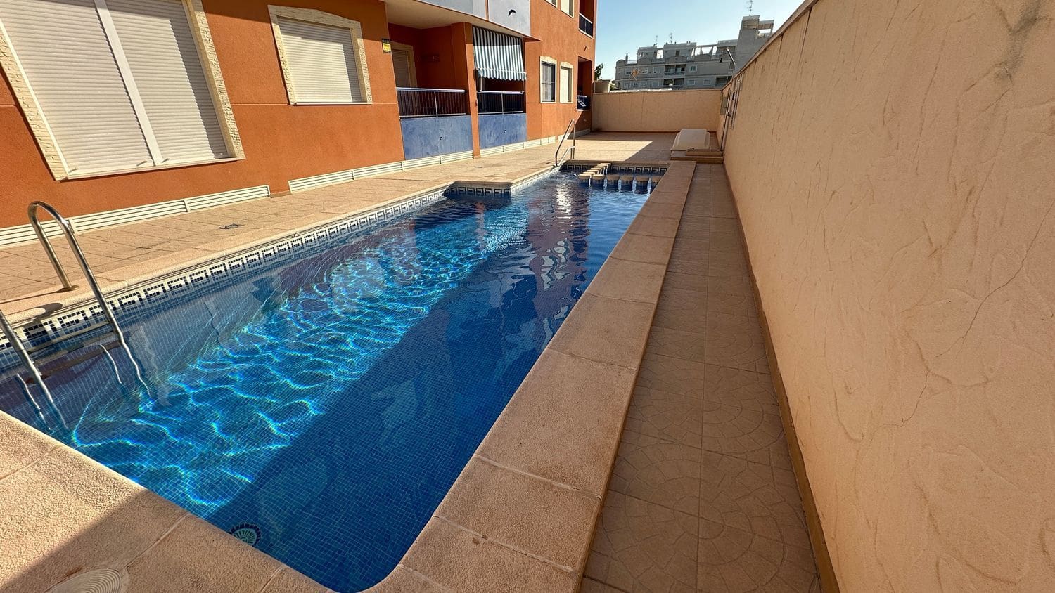 2 soverom Leilighet til salgs i Benejuzar med svømmebasseng garasje - € 95 000 (Ref: 9371379)