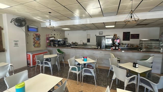 Restaurant/Bar til leje i Formentera del Segura - € 600 (Ref: 9404447)