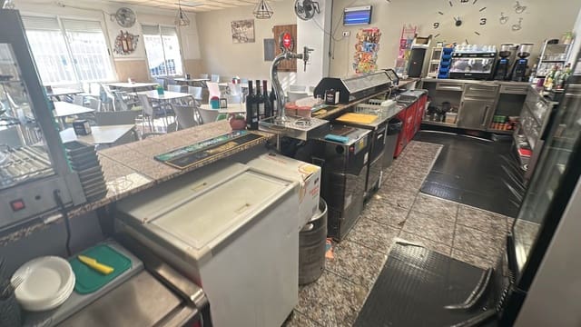 Restaurant/Bar til leje i Formentera del Segura - € 600 (Ref: 9404447)