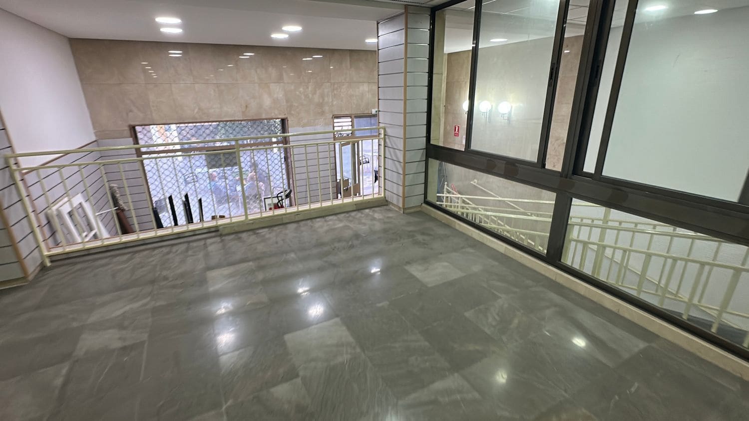 Kommersiell att hyra i Almoradi - 1 500 € (Ref: 9404448)