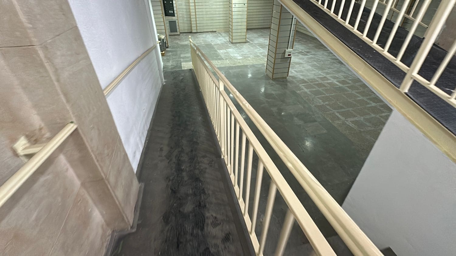 Kommersiell att hyra i Almoradi - 1 500 € (Ref: 9404448)