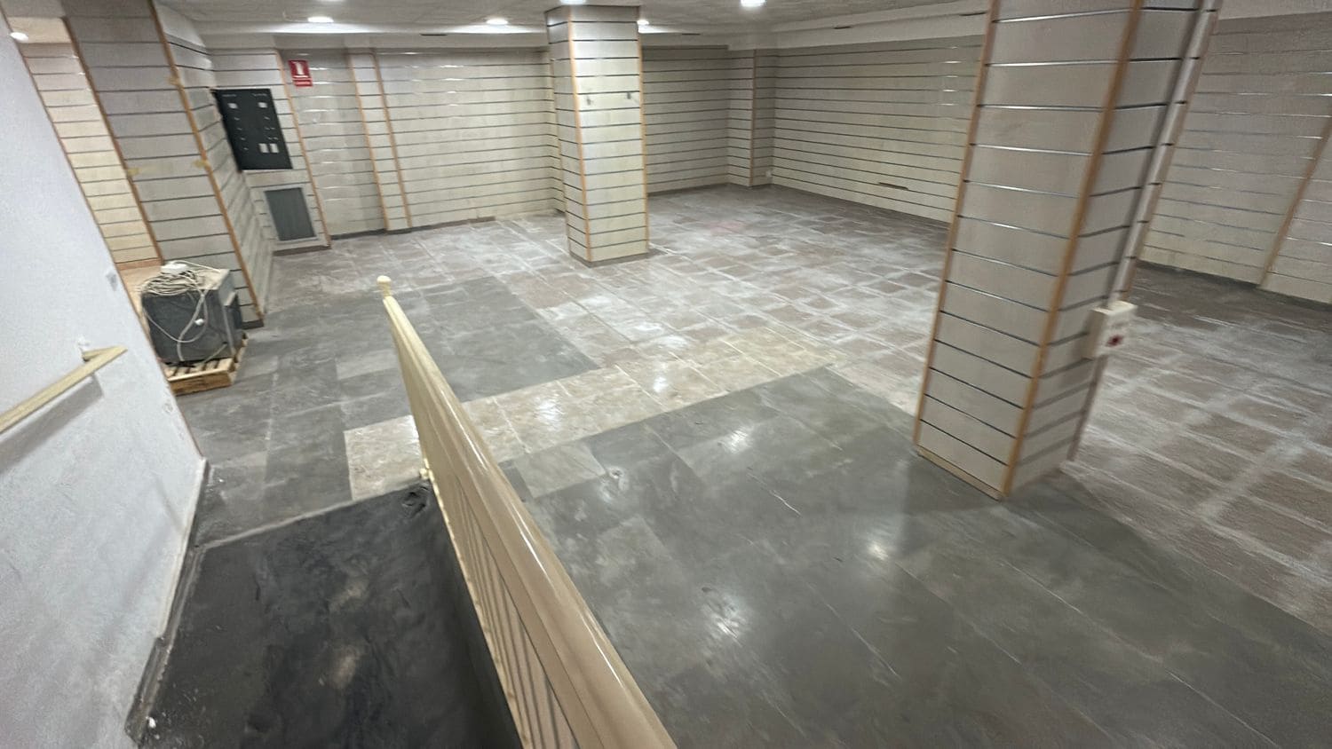 Kommersiell att hyra i Almoradi - 1 500 € (Ref: 9404448)