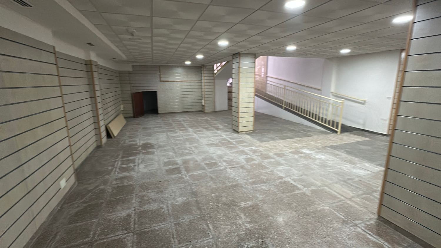 Kommersiell att hyra i Almoradi - 1 500 € (Ref: 9404448)