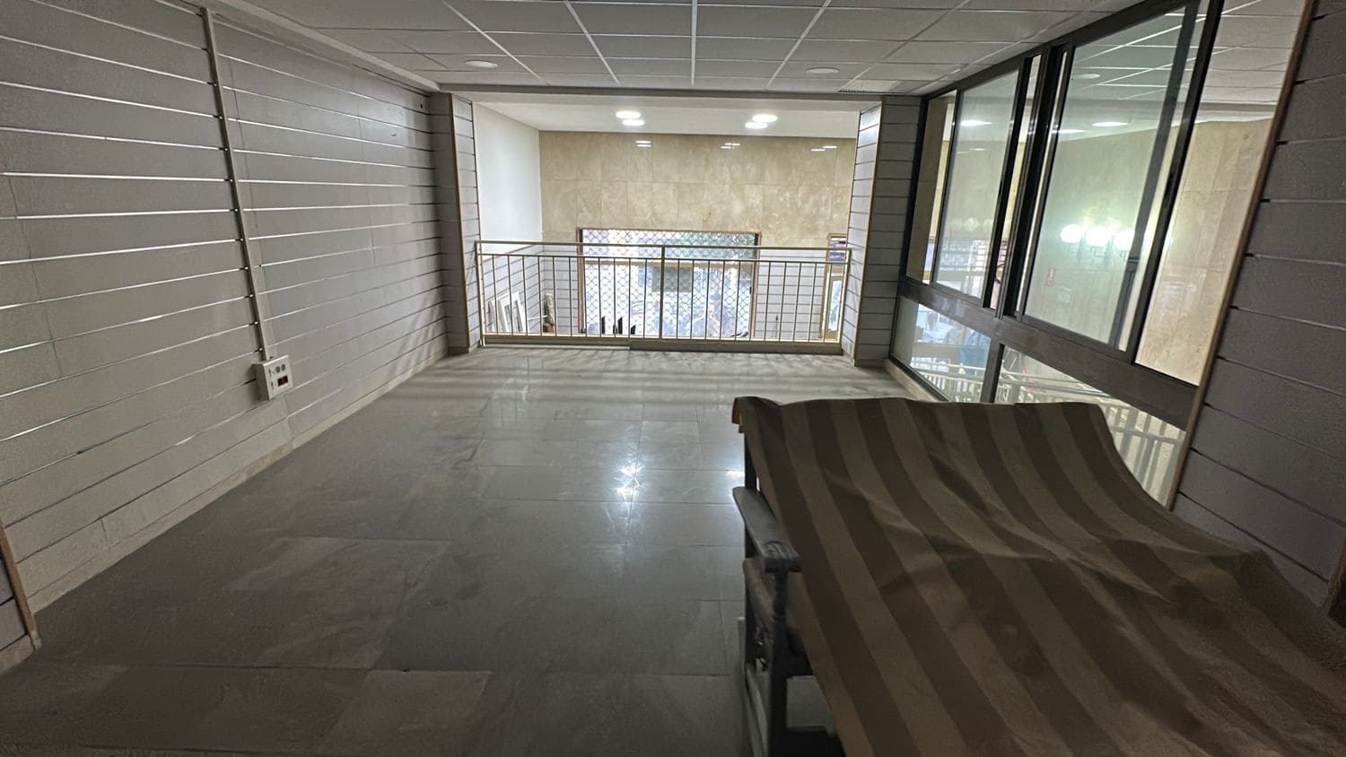 Kommersiell att hyra i Almoradi - 1 500 € (Ref: 9404448)