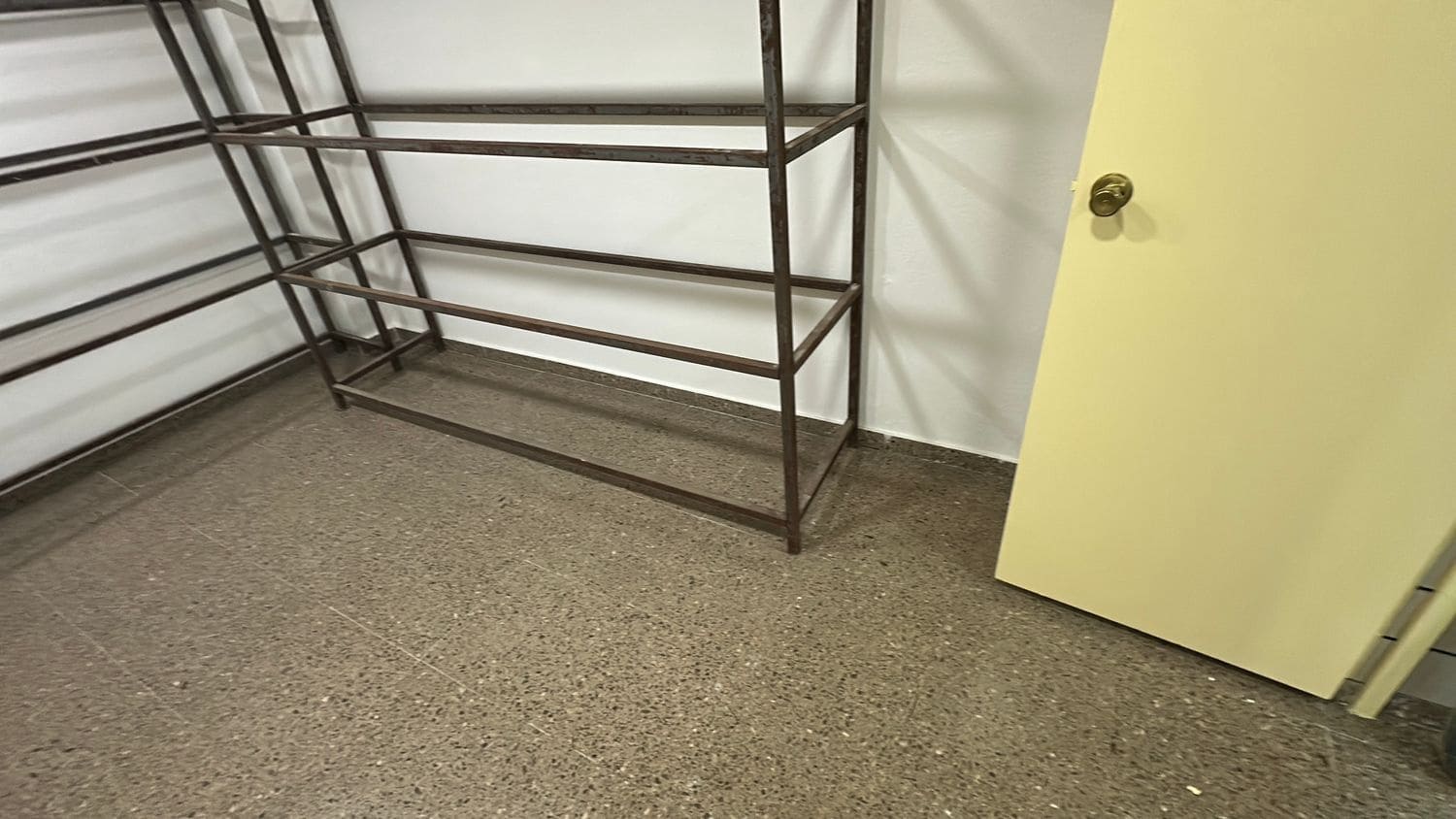 Kommersiell att hyra i Almoradi - 1 500 € (Ref: 9404448)