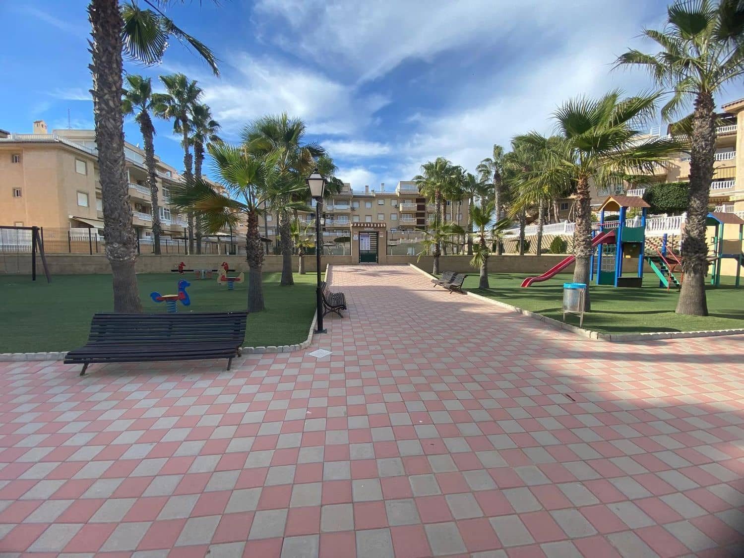 3 chambre Appartement à vendre à Guardamar del Segura avec piscine garage - 367 500 € (Ref: 9429121)