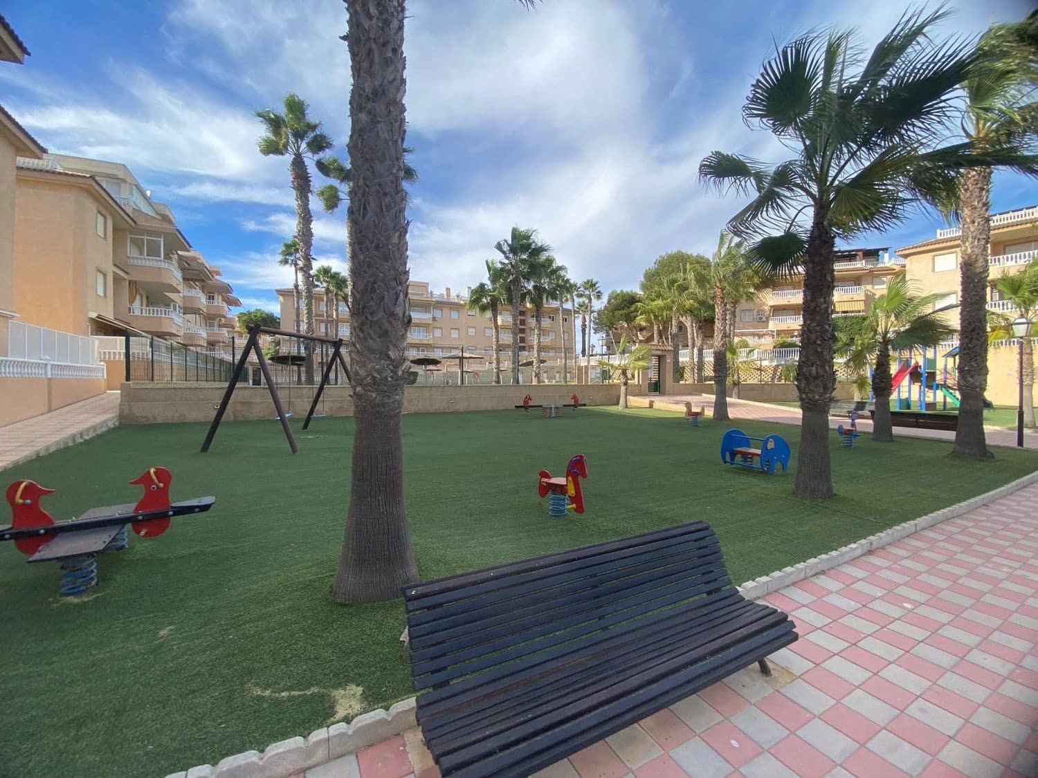 3 chambre Appartement à vendre à Guardamar del Segura avec piscine garage - 367 500 € (Ref: 9429121)