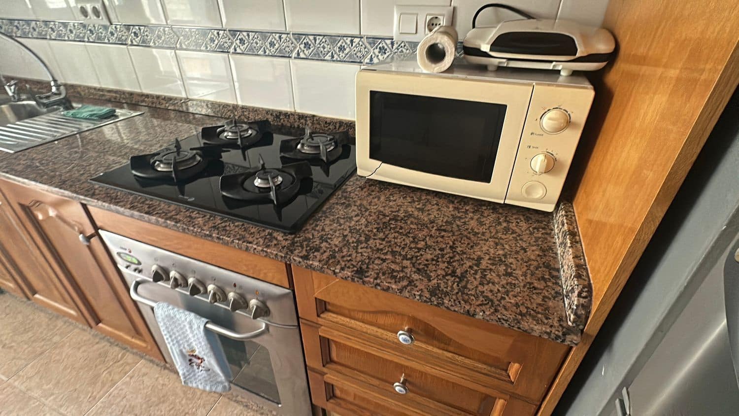 3 Zimmer Apartment zu vermieten in Almoradi mit Garage - 700 € (Ref: 9560873)