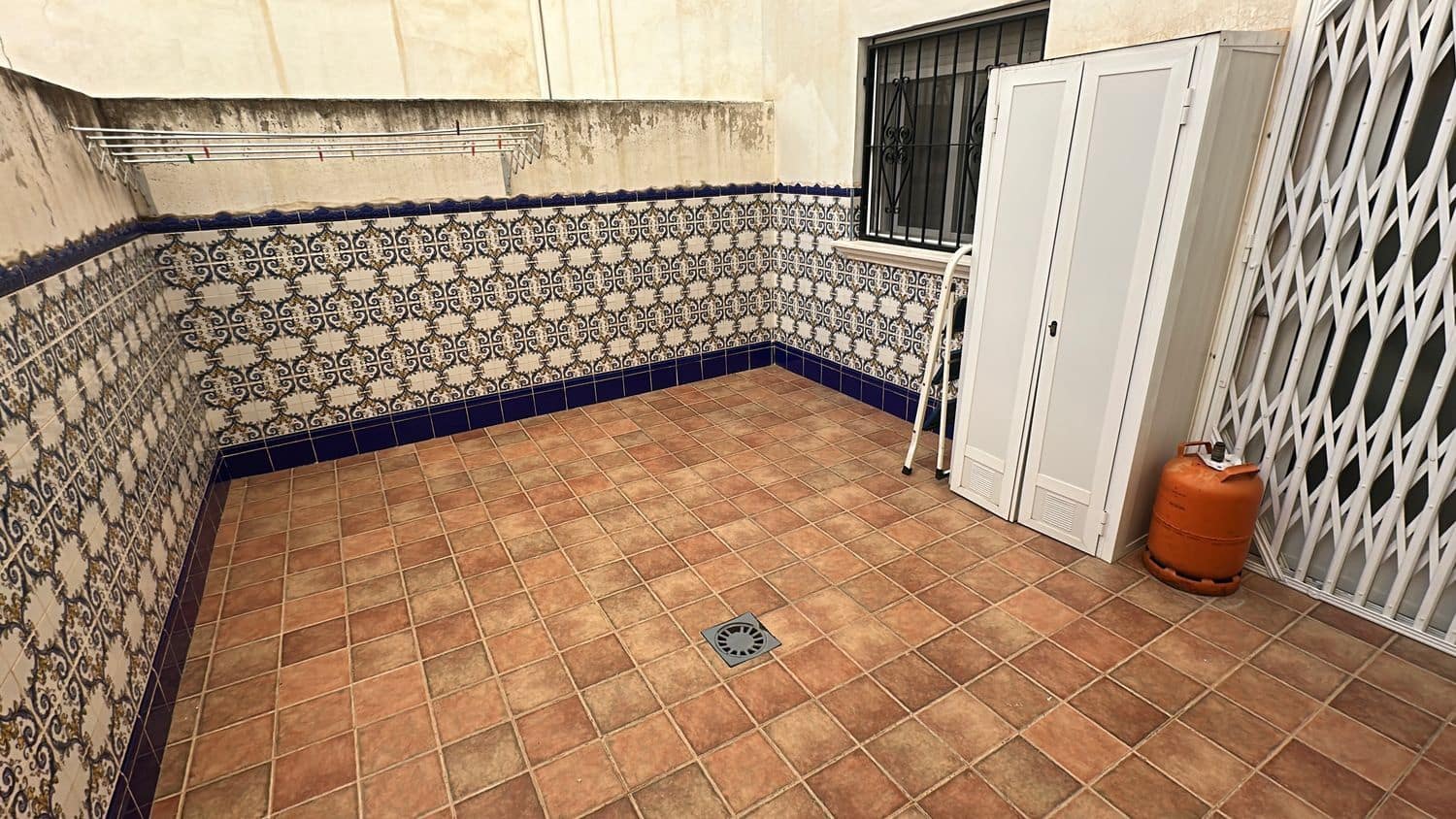 3 Zimmer Apartment zu vermieten in Almoradi mit Garage - 700 € (Ref: 9560873)