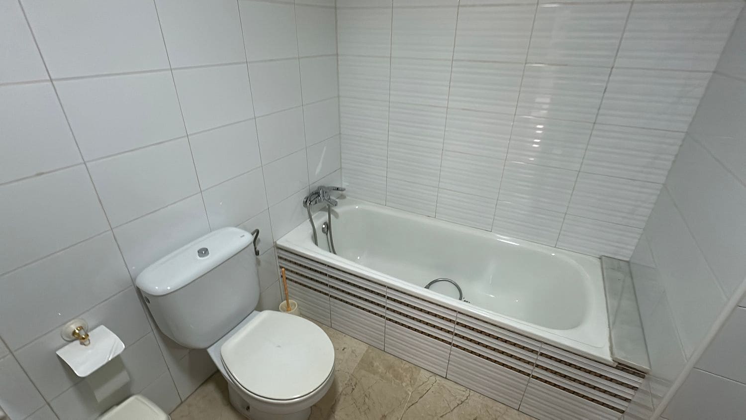 3 bedroom Apartment for rent in Almoradi with garage - € 700 (Ref: 9564287)