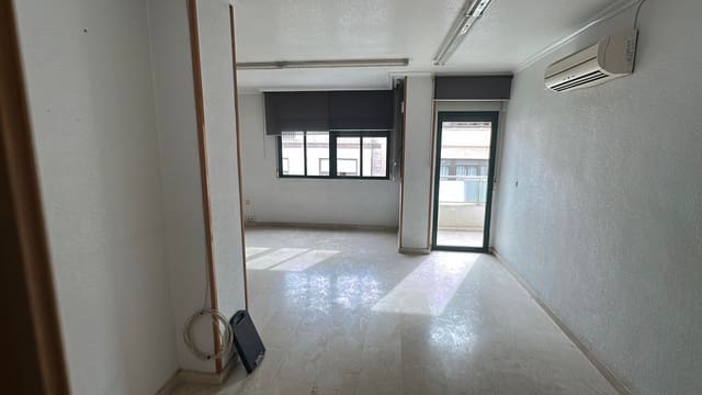3 bedroom Apartment for rent in Almoradí with garage - € 700 (Ref: 9564287)