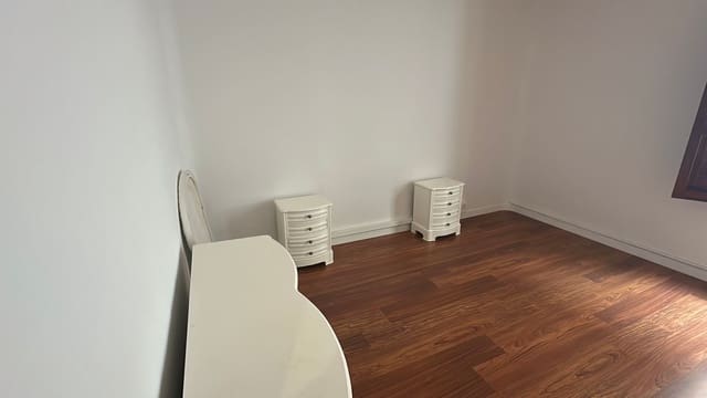 5 bedroom Apartment for rent in Almoradí with garage - € 700 (Ref: 9564288)