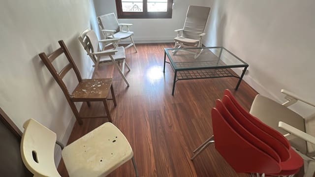 5 bedroom Apartment for rent in Almoradí with garage - € 700 (Ref: 9564288)